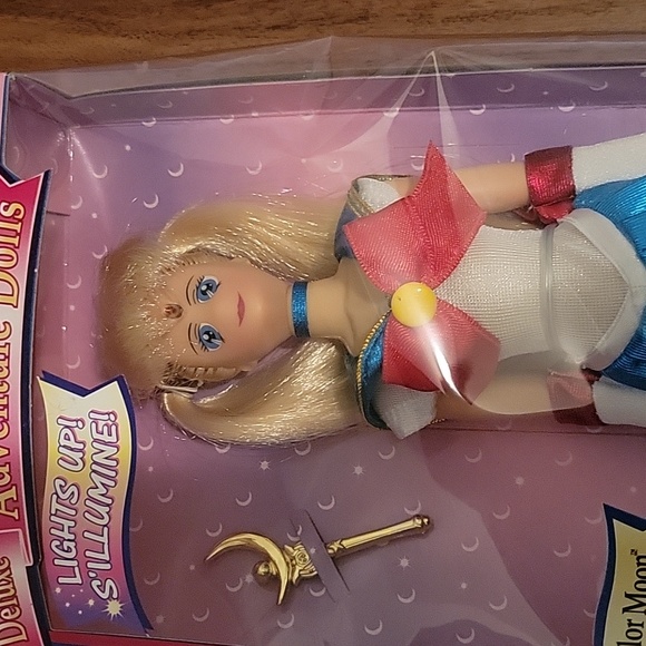 NIB 1997 Sailor Moon Deluxe Adventure Doll Light up tiara w/ crescent wand Usagi - Picture 2 of 10